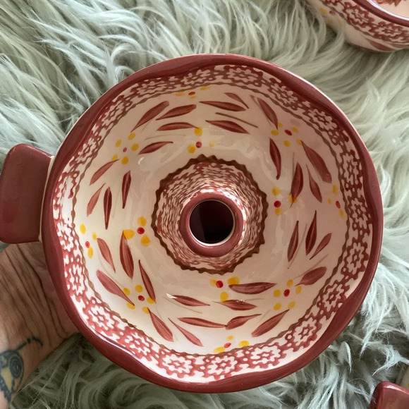 Temp-tations Old World Red Tara Tesher
 Hand Painted Mini
Ceramic Bunt Pans (4) - Picture 6 of 7
